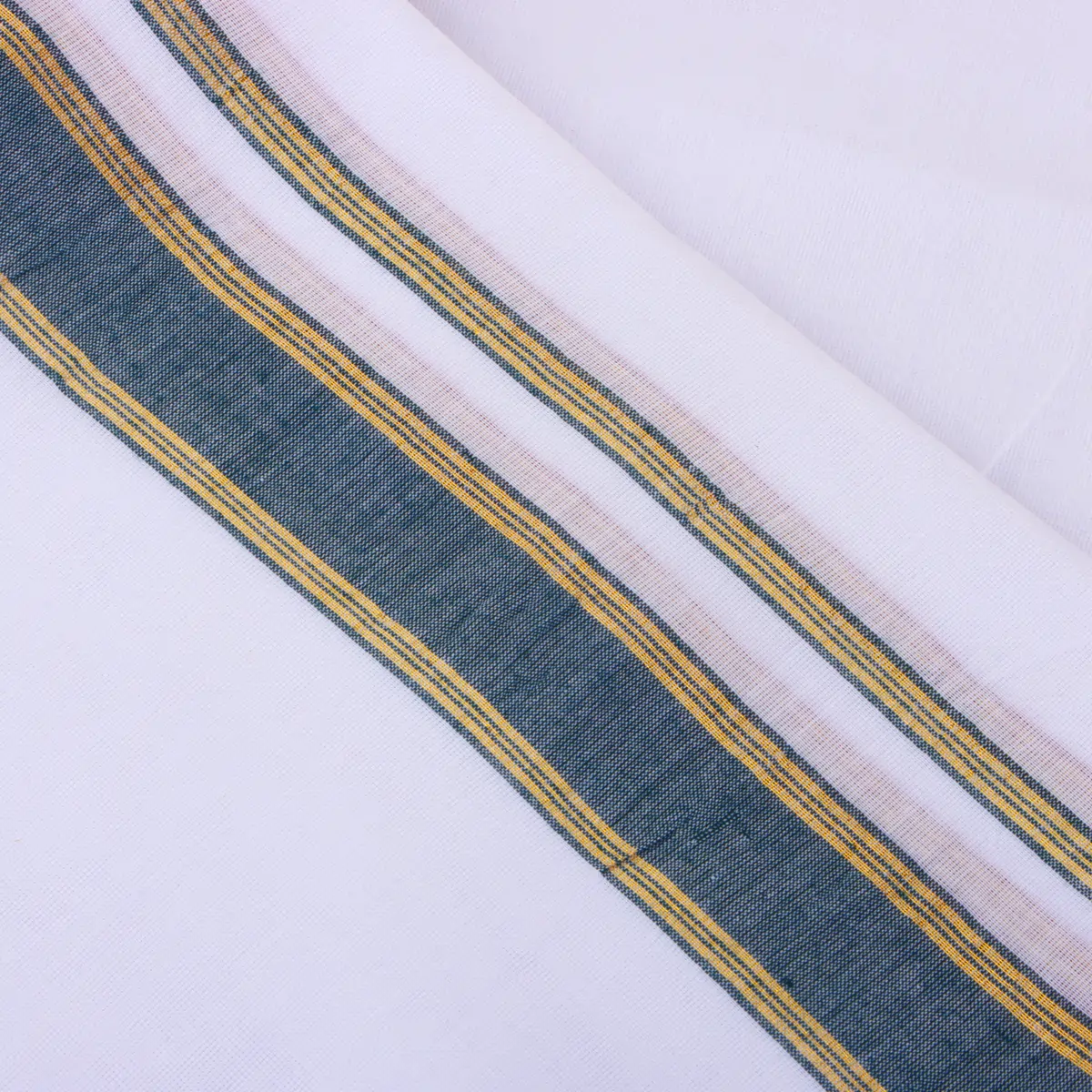 Veshti - 10 x 6 Yards | White Veshti/ 5 Kan MayilKan Border Dhoti for Men - Image 3