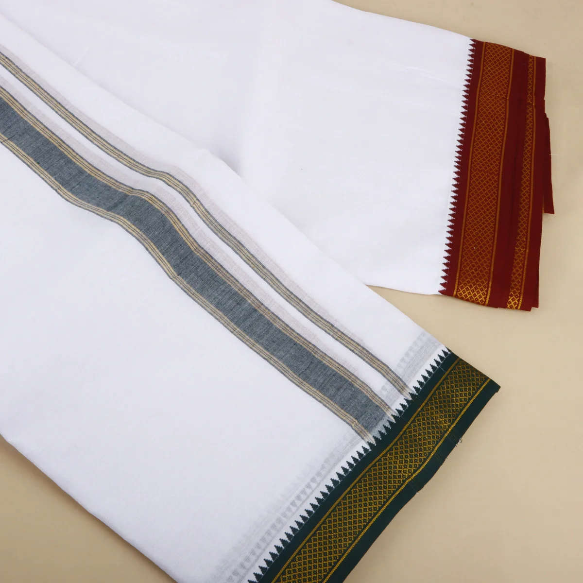 Veshti - 10 x 6 Yards | White Veshti/ 5 Kan MayilKan Border Dhoti for Men - Image 4